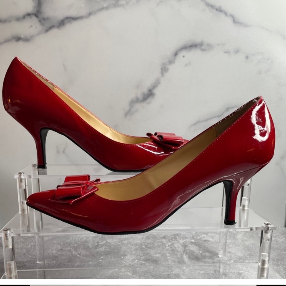 Audrey Brooke 9.5 Red patent leather heels